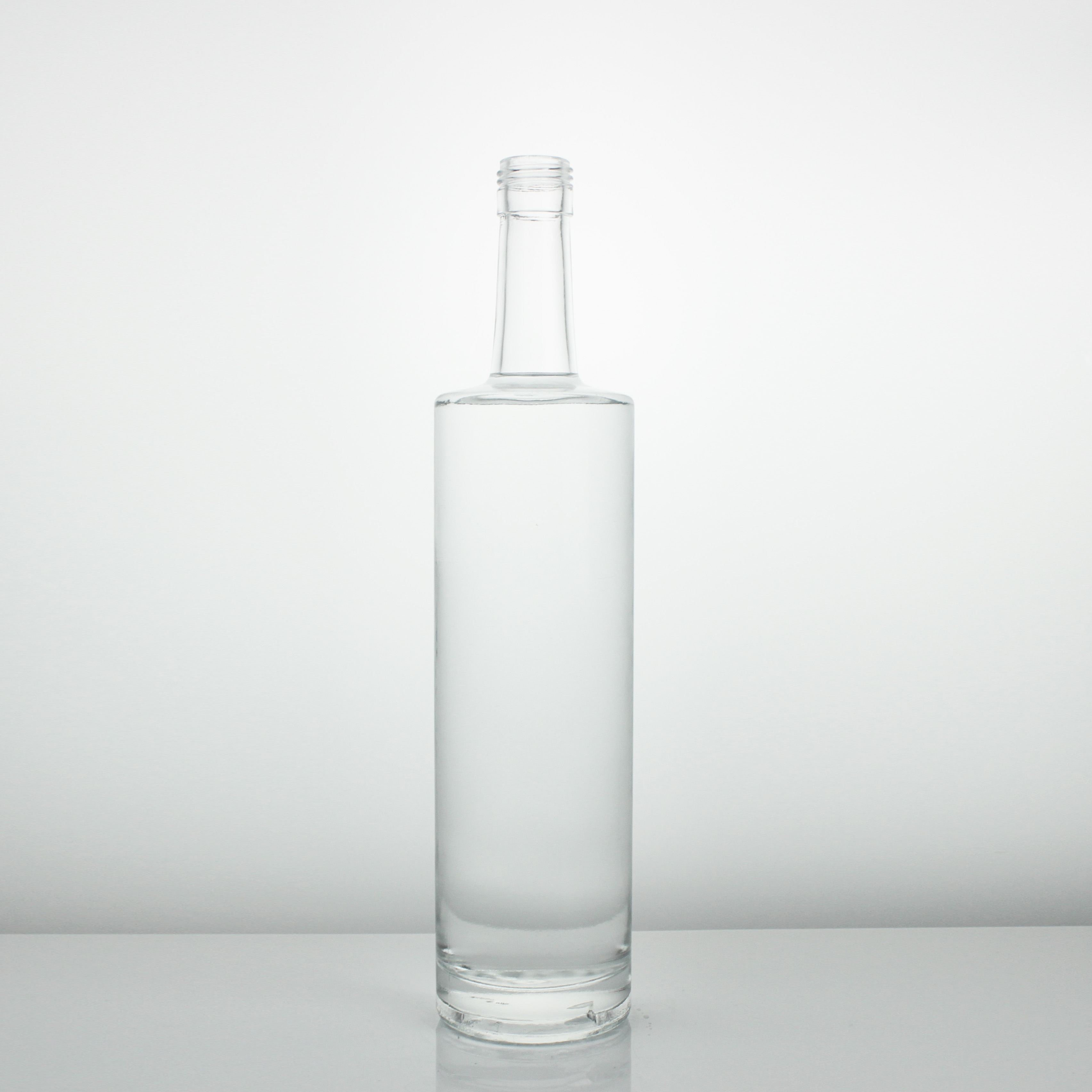 Screw Cap 750ml Flint Vodka Liquor Glass Bottle