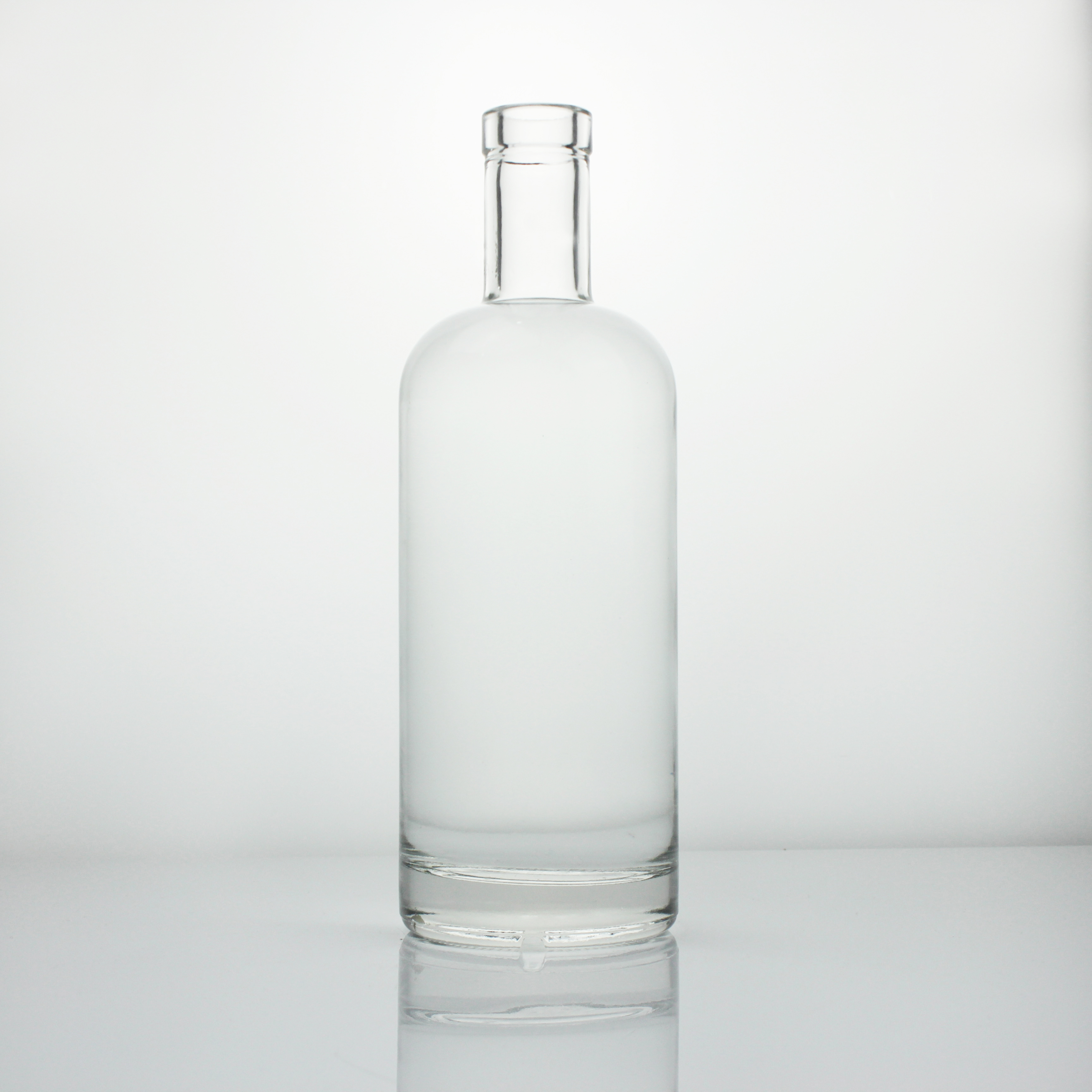 Favorable Price 700ml Clear Whisky Glass Bottle